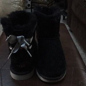 Ugg’s girls size 5